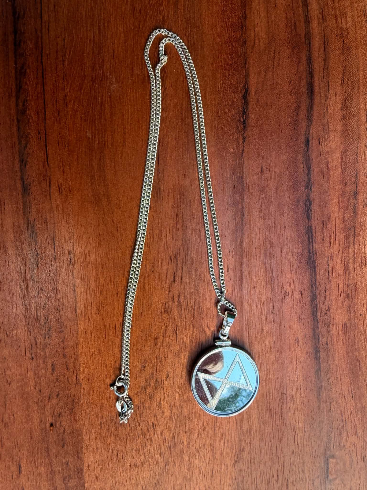 Reversible pendant necklace, pentagram side